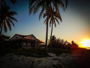 Kuba Rundreise - Varadero - Haus am Strand bei Sonnenuntergang